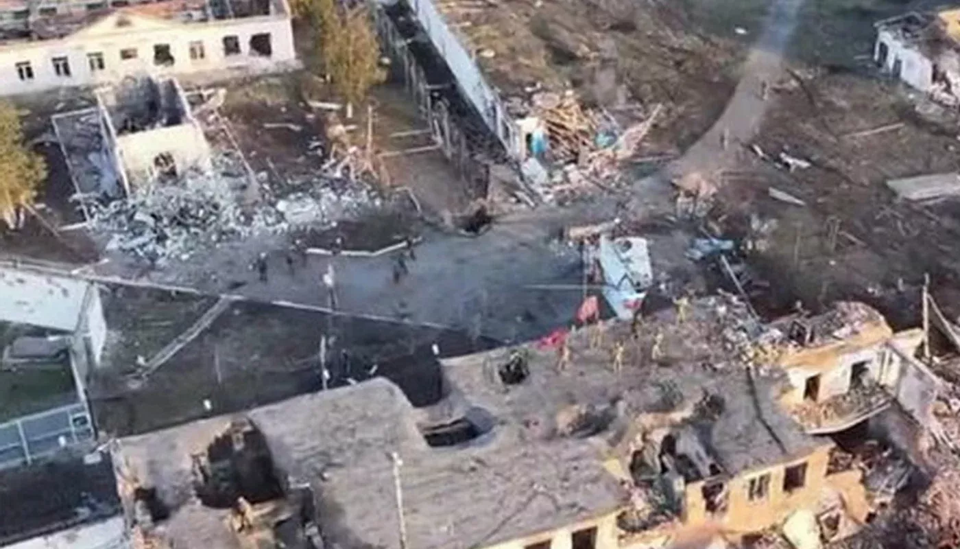 Sudjadan qochgan Ukraina harbiylari Rossiya armiyasiga “xabar” qoldirdi (video)