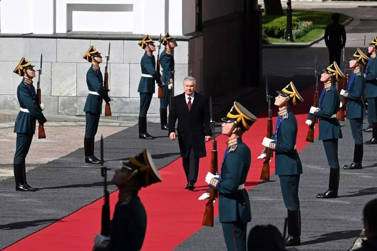 Shavkat Mirziyoyev Moskvadagi harbiy paradda ishtirok etdi (foto)